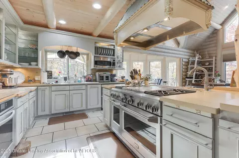 Kitchen - 6950 Brown Rd, Parma, MI 49269 photo 5 of 13