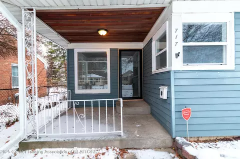 717 Smith Ave, Lansing, MI 48910 photo 4