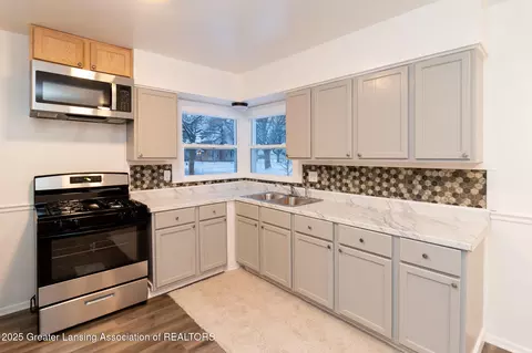 717 Smith Ave, Lansing, MI 48910 photo 8