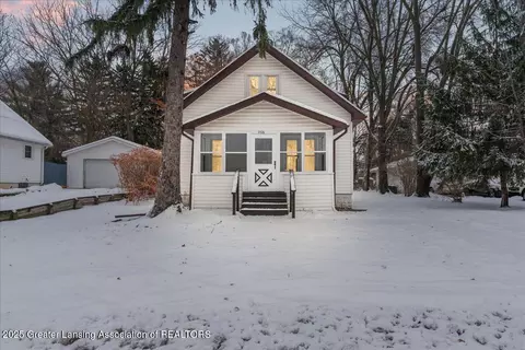 2106 Coolridge Rd, Holt, MI 48842