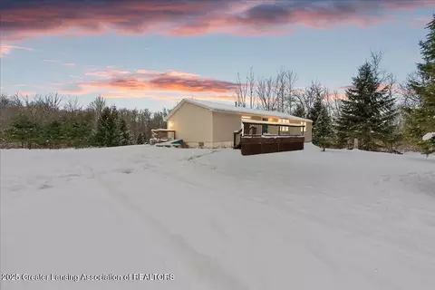 4365 Mack Rd, Howell, MI 48855