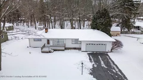 673 Joan Dr, Mason, MI 48854