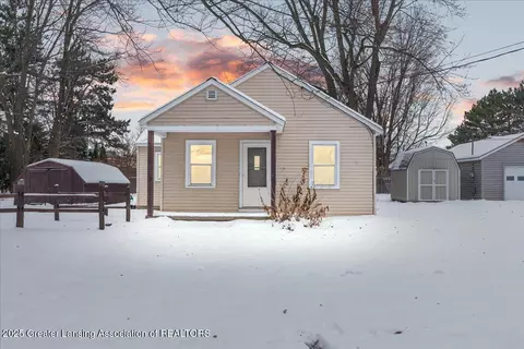 5620 Kaynorth Rd, Lansing, MI 48911