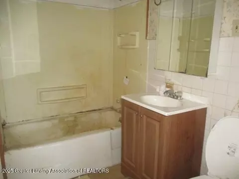 Bath - 123 S Watkins St, Perry, MI 48872 photo 1 of 1