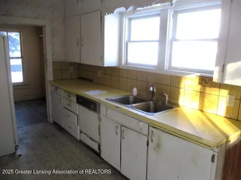 Kitchen - 123 S Watkins St, Perry, MI 48872 photo 1 of 2