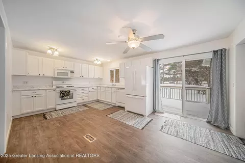 Kitchen - 5400 Sharon Dr, Jackson, MI 49203 photo 1 of 2