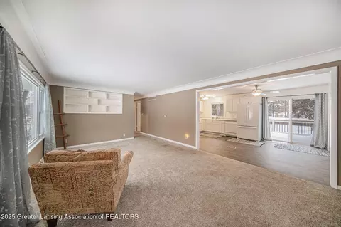 Living - 5400 Sharon Dr, Jackson, MI 49203 photo 3 of 3