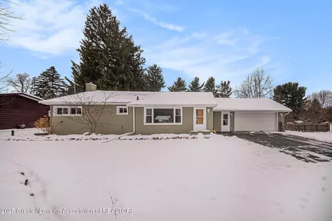5400 Sharon Dr, Jackson, MI 49203