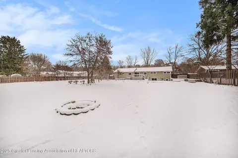 Exterior - 5400 Sharon Dr, Jackson, MI 49203 photo 4 of 5