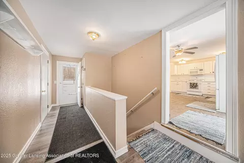 Entry Way - 5400 Sharon Dr, Jackson, MI 49203 photo 1 of 1