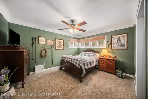 Bedroom - 5400 Sharon Dr, Jackson, MI 49203 photo 1 of 5
