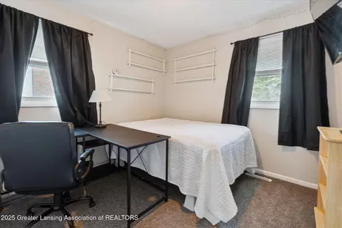 Bedroom - 12684 Airport Rd, Dewitt, MI 48820 photo 3 of 8