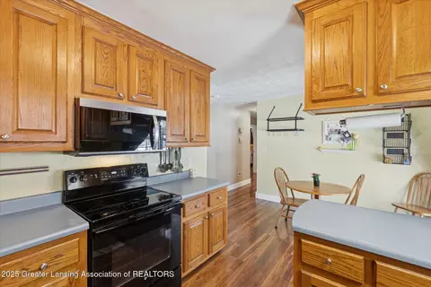 Kitchen - 12684 Airport Rd, Dewitt, MI 48820 photo 4 of 4