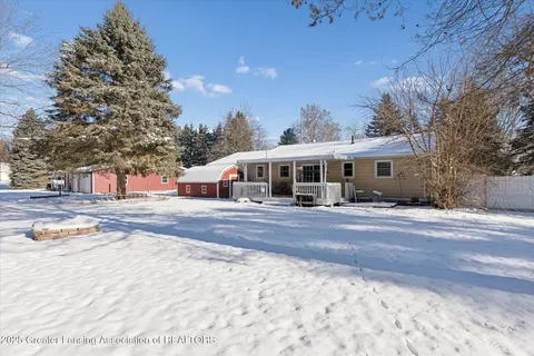 Exterior - 12684 Airport Rd, Dewitt, MI 48820 photo 10 of 12