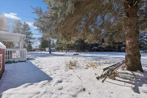 Exterior - 12684 Airport Rd, Dewitt, MI 48820 photo 11 of 12