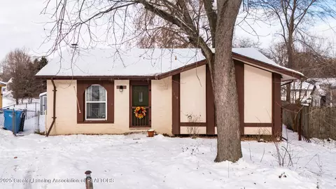 4304 Dumfries Cir, Lansing, MI 48911