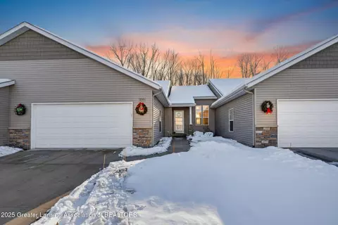 233 Barrington Cir #75, Lansing, MI 48917