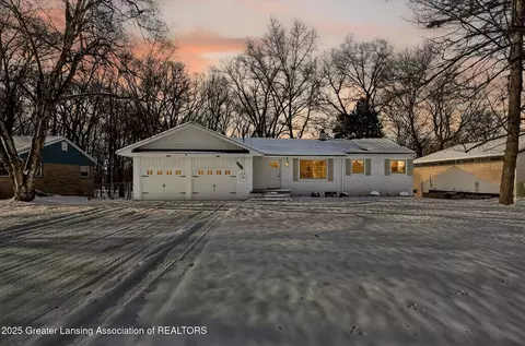 5581 Woodville Rd, Haslett, MI 48840