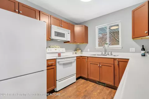 Kitchen - 1700-1702 Lockbridge Dr, Lansing, MI 48911 photo 2 of 4