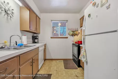 Kitchen - 1700-1702 Lockbridge Dr, Lansing, MI 48911 photo 4 of 4