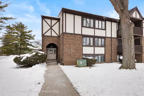 6165 E Innkeepers Ct #76, East Lansing, MI 48823