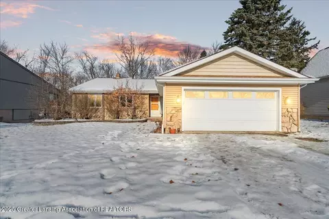 5030 Grape Arbor Ln, Lansing, MI 48917