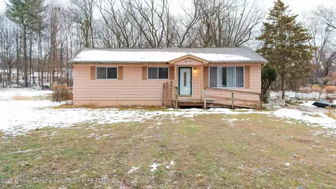 810 Clark Rd, Lansing, MI 48917