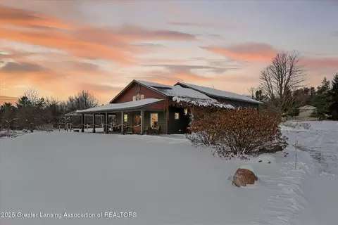 8370 Lakeview Rd, Alanson, MI 49706