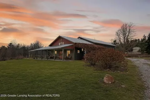 8370 Lakeview Rd, Alanson, MI 49706