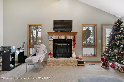 Living - 2816 Memory Ln, Lansing, MI 48911 photo 2 of 2