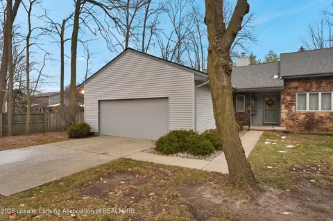 1102 Timbercreek Dr #50, Grand Ledge, MI 48837