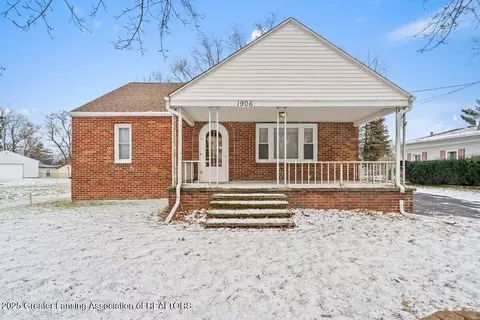 1906 Hall St, Holt, MI 48842