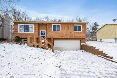 2722 Aurora Dr, Lansing, MI 48910