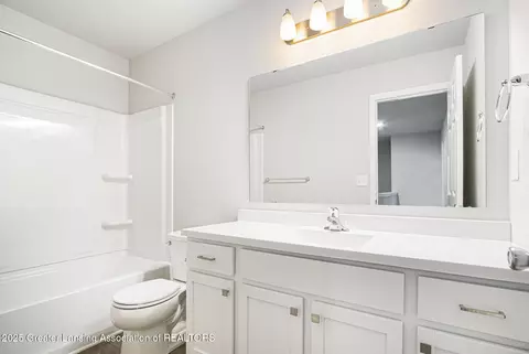 Bath - 2891 Moccasin Dr, Dewitt, MI 48820 photo 1 of 2