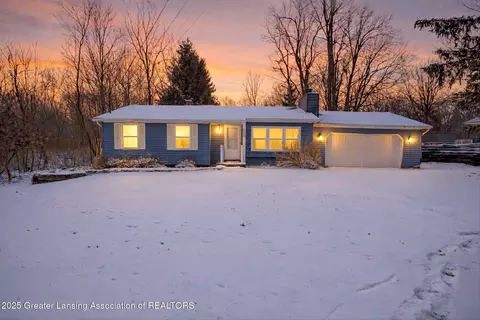 500 Kennedy Pl, Grand Ledge, MI 48837