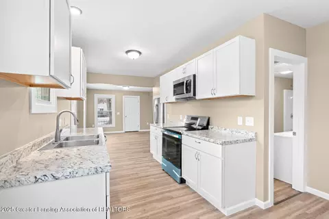 Entry Way - 708 N Spring St, Saint Johns, MI 48879 photo 7 of 10