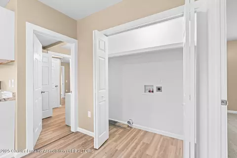 Entry Way - 708 N Spring St, Saint Johns, MI 48879 photo 4 of 10