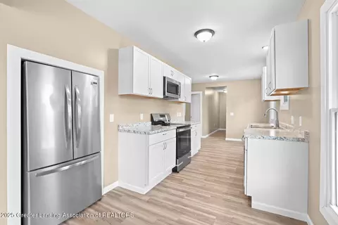 Entry Way - 708 N Spring St, Saint Johns, MI 48879 photo 2 of 10