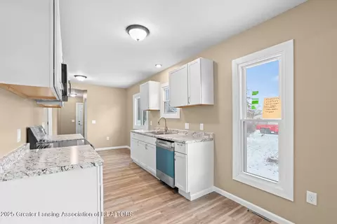 Entry Way - 708 N Spring St, Saint Johns, MI 48879 photo 3 of 10