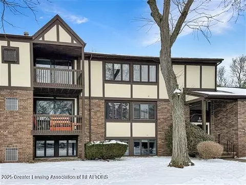 6160 Innkeepers Ct #68, East Lansing, MI 48823