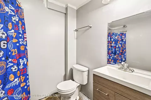 Bath - 603 Cherry St, Dewitt, MI 48820 photo 2 of 2