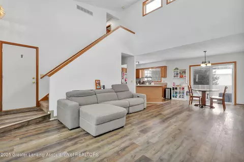 Entry Way - 12805 Ontonagon Dr, Dewitt, MI 48820 photo 1 of 1
