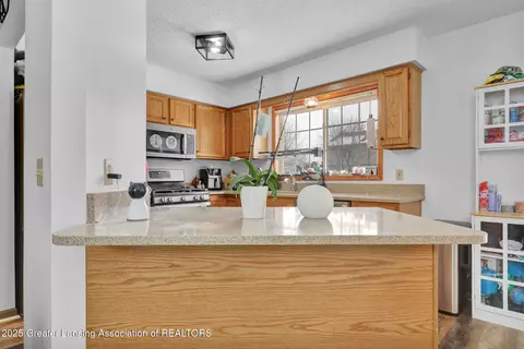 Kitchen - 12805 Ontonagon Dr, Dewitt, MI 48820 photo 2 of 4