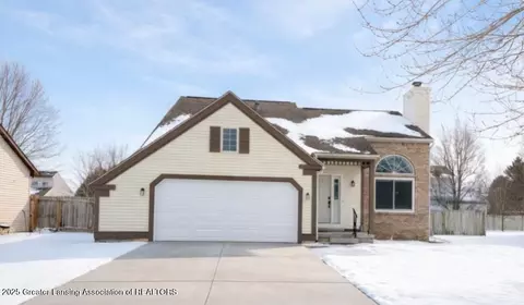 12805 Ontonagon Dr, Dewitt, MI 48820