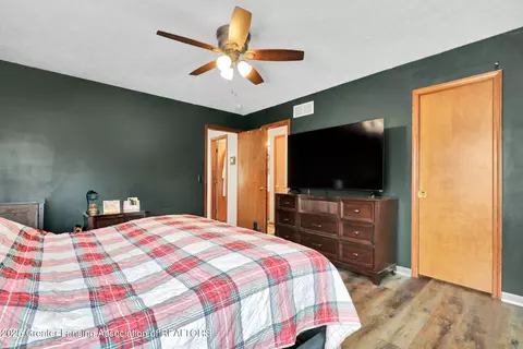 Bedroom - 12805 Ontonagon Dr, Dewitt, MI 48820 photo 2 of 5