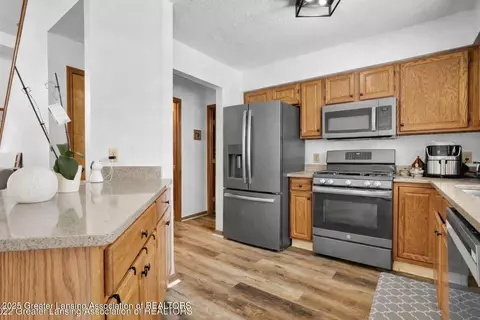 Kitchen - 12805 Ontonagon Dr, Dewitt, MI 48820 photo 4 of 4