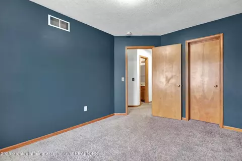 Bedroom - 12805 Ontonagon Dr, Dewitt, MI 48820 photo 4 of 5