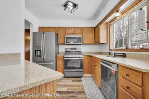 Kitchen - 12805 Ontonagon Dr, Dewitt, MI 48820 photo 3 of 4