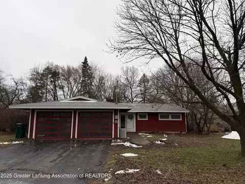 2221 Kuerbitz Dr, Lansing, MI 48906