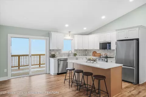 Kitchen - 2492 S Eifert Rd, Mason, MI 48854 photo 2 of 4